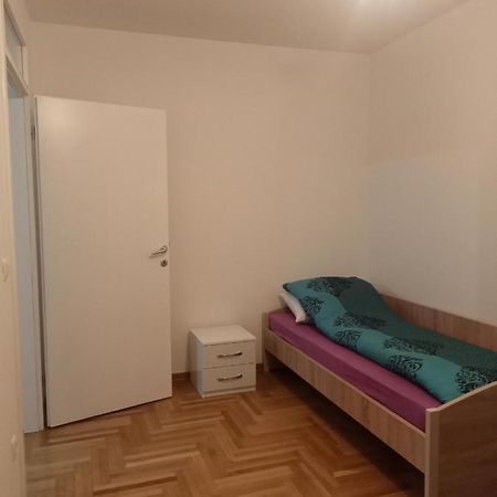 Rooms Near The Airport SJJ Esterno foto