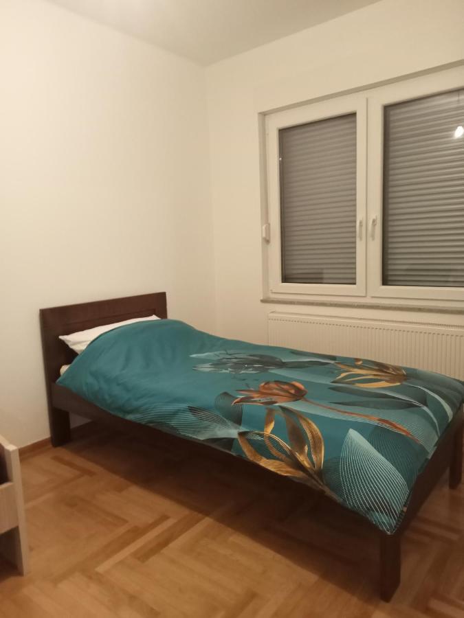 Rooms Near The Airport SJJ Esterno foto