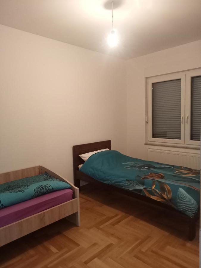 Rooms Near The Airport SJJ Esterno foto