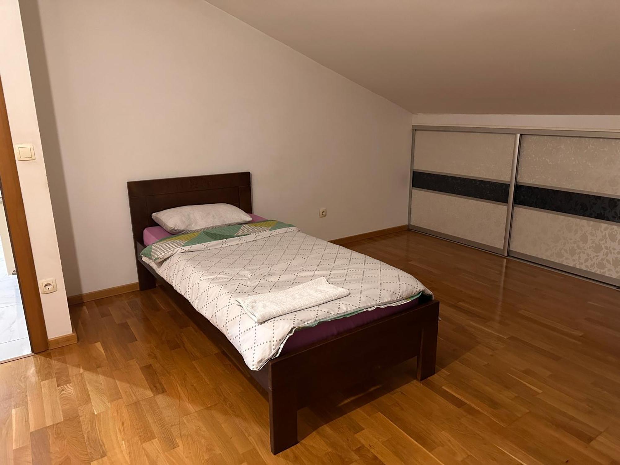 Rooms Near The Airport SJJ Esterno foto