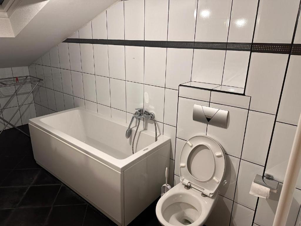 Rooms Near The Airport SJJ Esterno foto