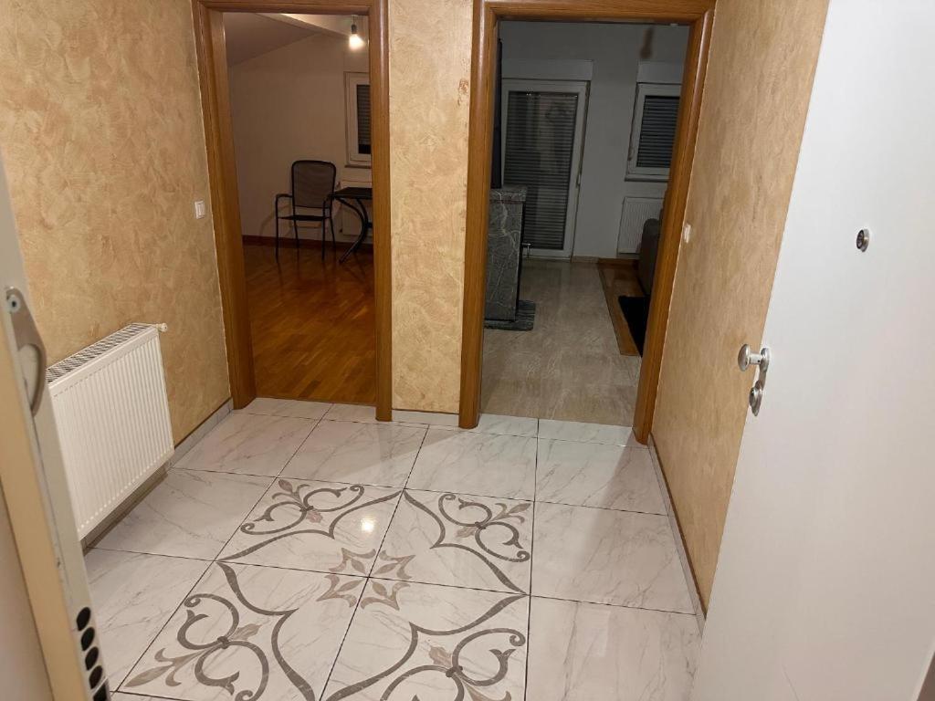 Rooms Near The Airport SJJ Esterno foto